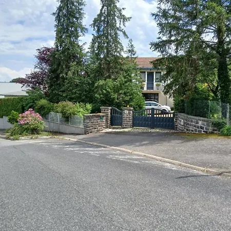 4 Pers Avec Jardin & Parking-calme-proche Clermont רויה